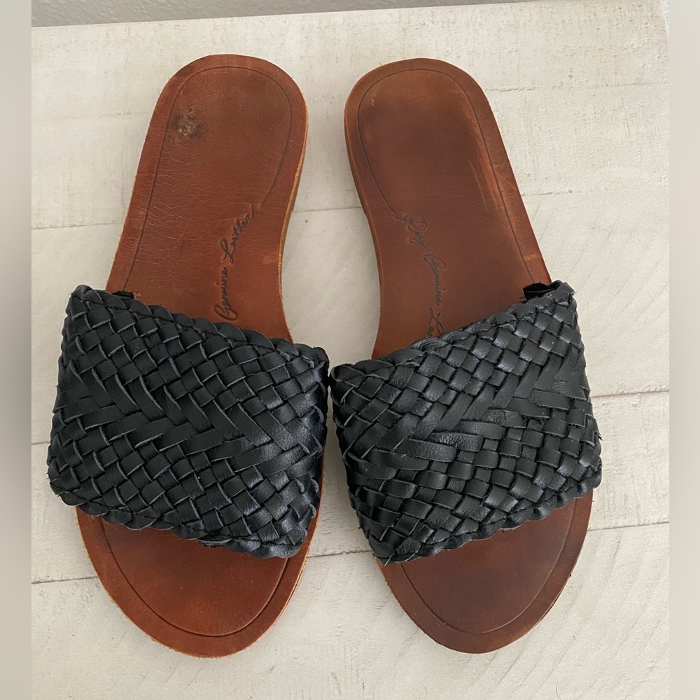 Roxy sandals size 6